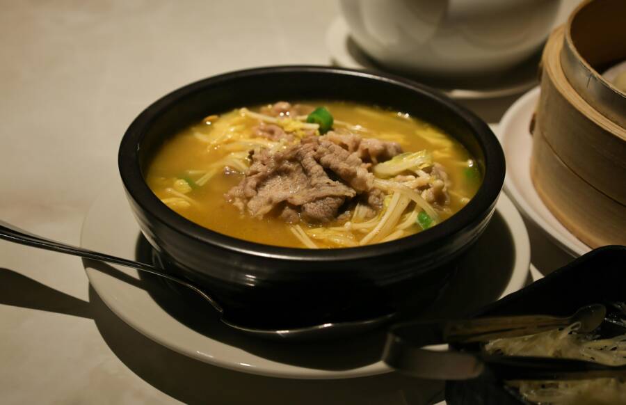 夏日出行不油膩：小鍋川菜熱菜清湯麵的輕鬆搭配