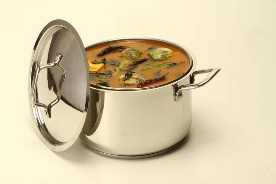 小鍋煮方便麵殘留味道對比：不銹鋼內鍋和不粘內鍋哪個更容易清洗？