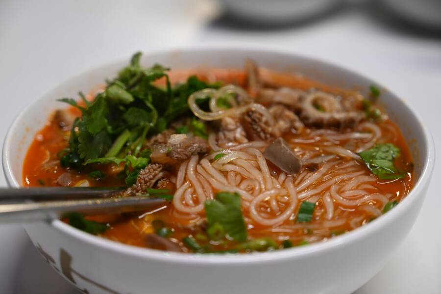 旅行鍋 vs 小電鍋：煮飯、煮麵、煮湯誰更勝一籌？