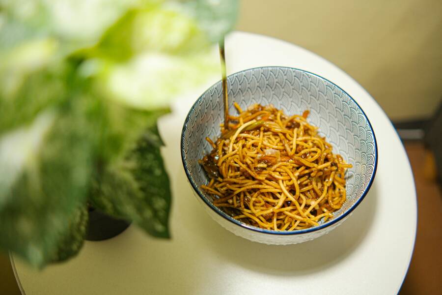 小鍋大口徑適合煮麵嗎？麵條拉伸度和黏底機率的實測