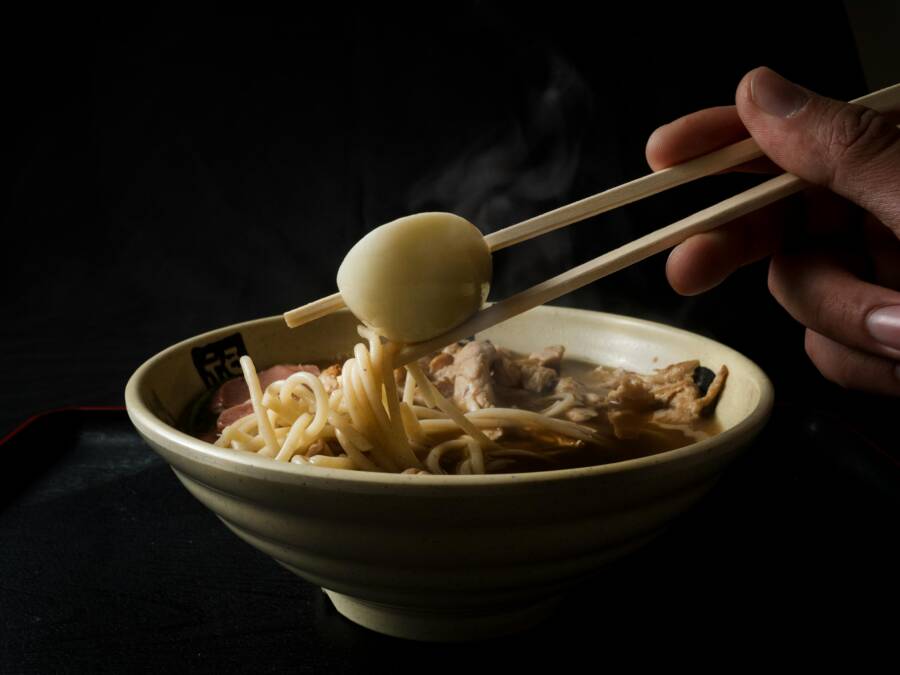 懶人旅行鍋食譜：免砧板雞蛋湯麵15分鐘上桌