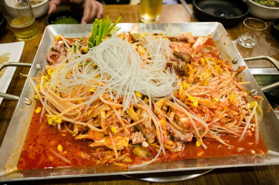 旅行鍋煮麵的最佳工具：如何選擇筷子、夾子、矽膠勺