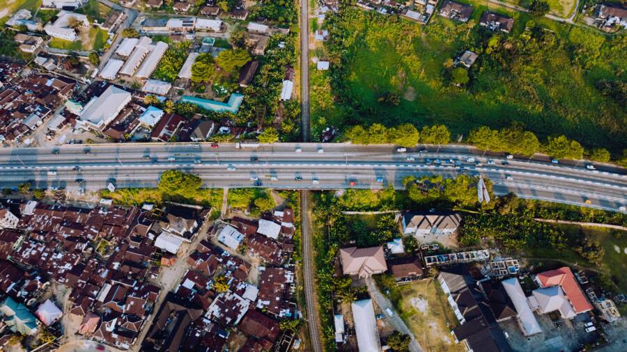 住市中心還是郊區?評估預算與生活目標的選擇指南 住在市中心還是郊區?在預算和生活目標之間進行選擇的指南