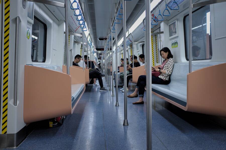 出國搭地鐵必備攻略:路線查詢、票務選擇與乘車禮儀 出國搭乘地鐵必備小貼士:路線查詢、選票、乘車禮儀