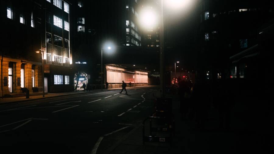 城市夜景攝影技巧：捕捉光影層次的實用指南