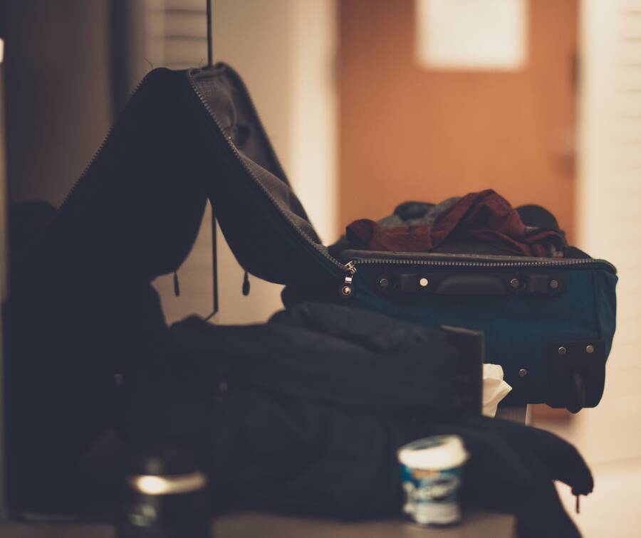 多人旅行行李分配攻略:分擔重量、模組化打包與共用物品技巧 多人旅行行李分配策略:重量分擔、模組化包裝和共享物品技巧