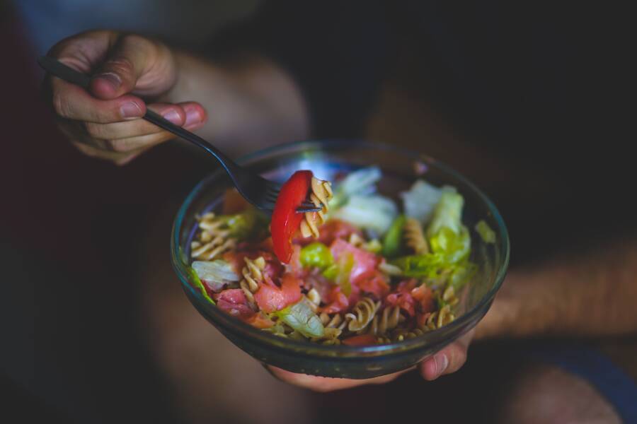 如何開始低脂飲食：調整烹飪習慣和避免外出用餐的指南