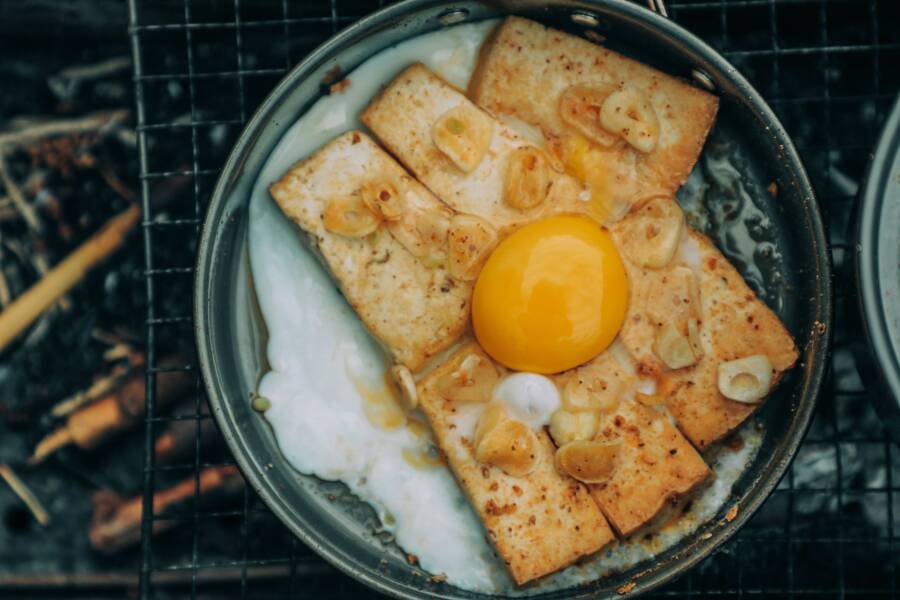 新手廚師必學的三道基本菜：學習從煎蛋、炒菜到味噌湯的基本功