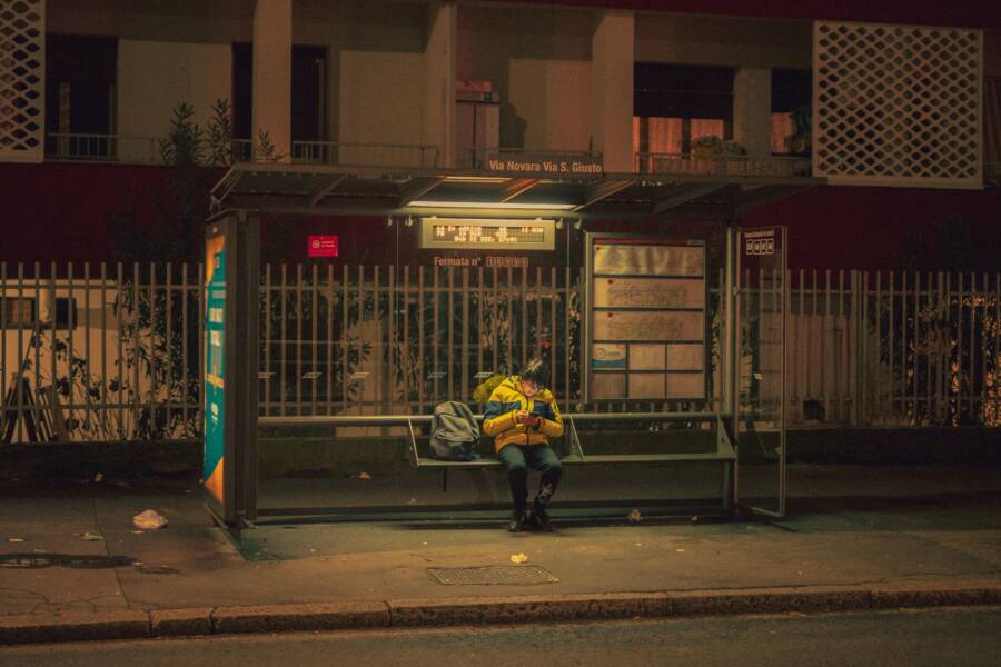 出發等車時如何節省體力：休息補充實用指南