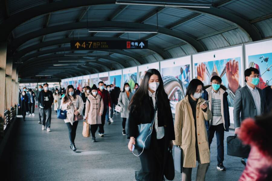 獨立旅行時保持社交距離的 5 個實用技巧