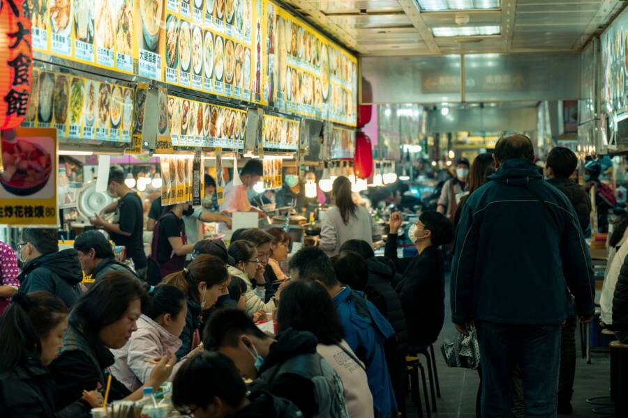 出國旅遊不習慣吃當地美食？適應和應對旅行食品指南