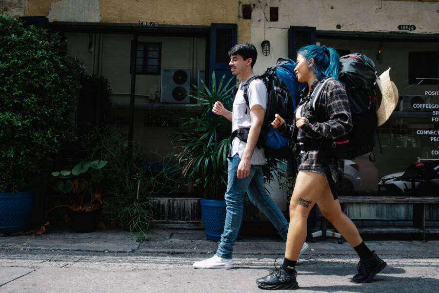 旅行中如何快速適應新環境（實務步驟及心理調節指南）