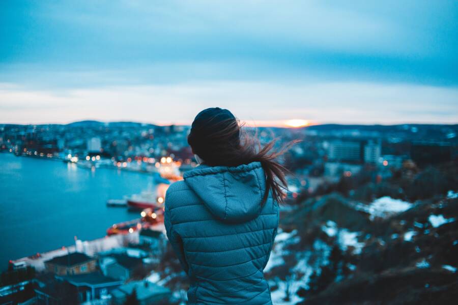 旅行中如何讓自己更從容(實用步驟與心態調整指南) 旅行時如何讓自己更平靜(實用步驟及心態調整指南)
