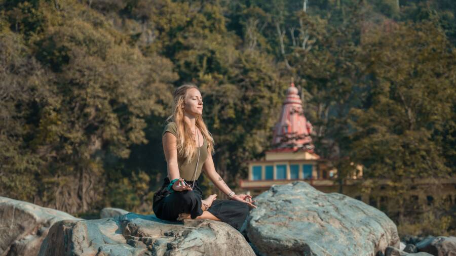 旅行出門在外如何保持精神:規律作息與能量管理技巧 如何在旅行時保持精力充沛:規律的日常生活和能量管理技巧