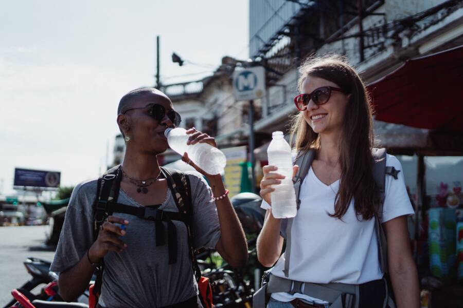 旅行時如何避免攝取過多含糖飲料：旅行前準備和明智選擇指南