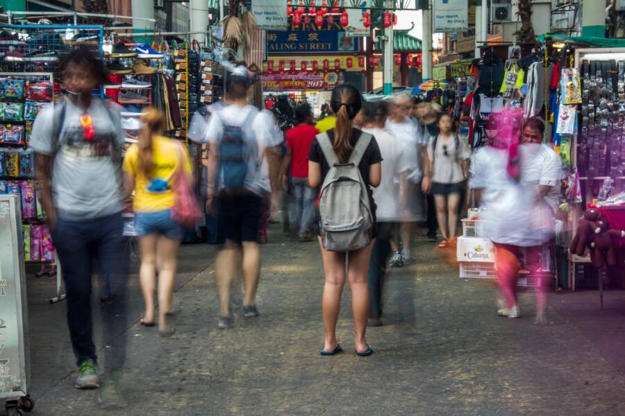 旅行照片人太多怎麼辦?3 種移除路人與避開人群的攝影技巧 旅行照片中人物太多怎麼辦?消除路人、避開人群的 3 個攝影技巧