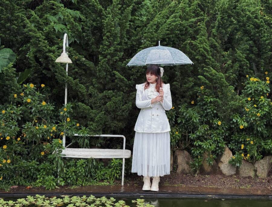 雨天旅行穿搭指南：平衡功能與風格的實用策略