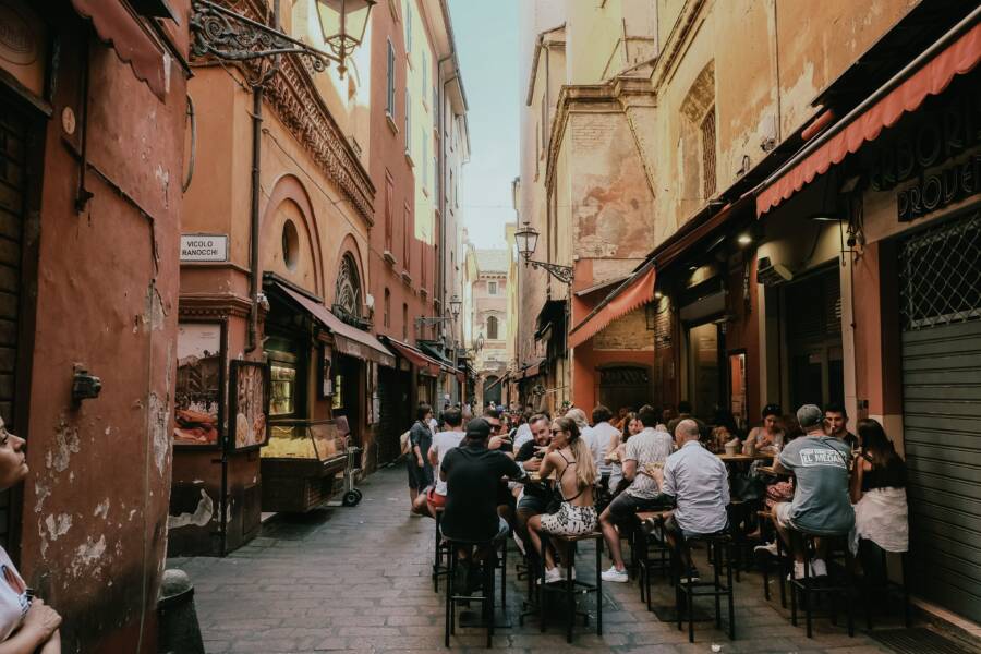 旅行時如何避開旅遊餐廳：當地人選擇餐廳的秘訣