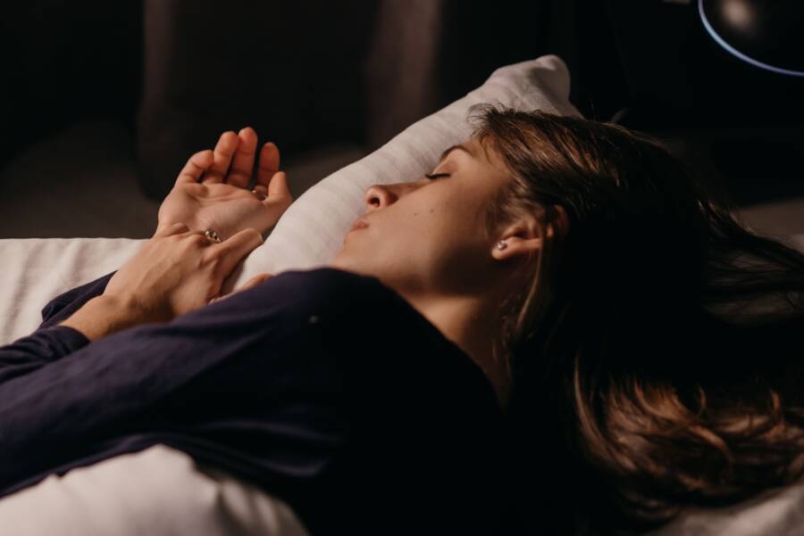 如何提升旅行時的睡眠品質：度過一個寧靜夜晚的實用指南