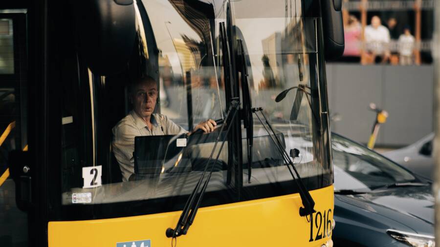 自由出行，在公車上不會迷路：導航設定和公車規則的完整指南
