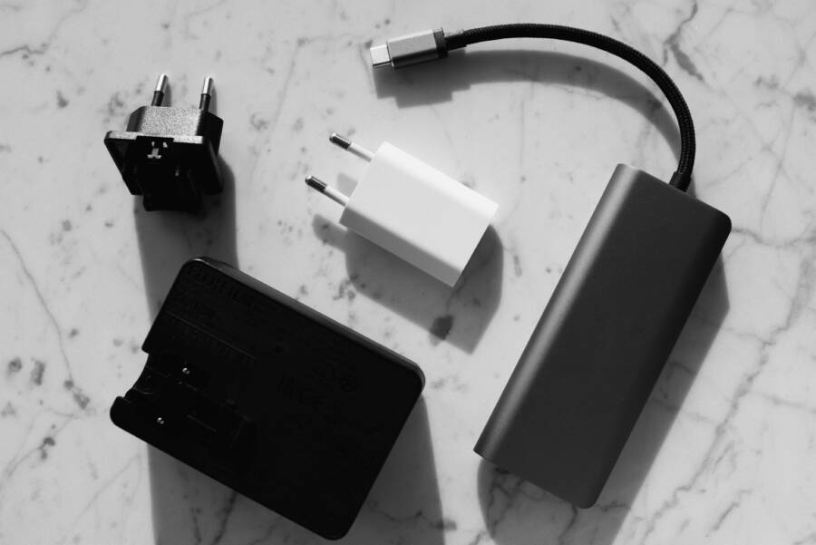 行動電源安全使用指南：行程選購、存放、檢查要點